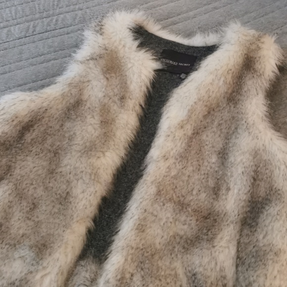 Vest - Picture 1 of 5